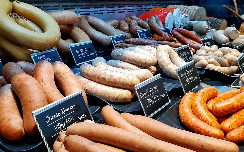 Bratwurst l&agrave; g&igrave;? Kh&aacute;m ph&aacute; m&oacute;n x&uacute;c x&iacute;ch Đức nổi danh to&agrave;n cầu 12