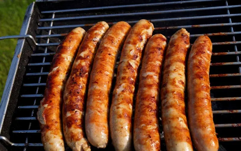Bratwurst l&agrave; g&igrave;? Kh&aacute;m ph&aacute; m&oacute;n x&uacute;c x&iacute;ch Đức nổi danh to&agrave;n cầu 6