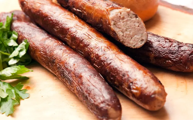 Bratwurst l&agrave; g&igrave;? Kh&aacute;m ph&aacute; m&oacute;n x&uacute;c x&iacute;ch Đức nổi danh to&agrave;n cầu 5