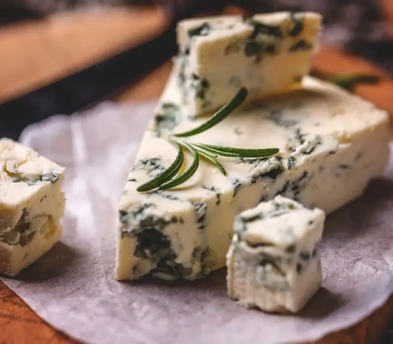 Chinh phục vị gi&aacute;c với Gorgonzola: Ph&ocirc; mai xanh trứ danh của &Yacute; 5