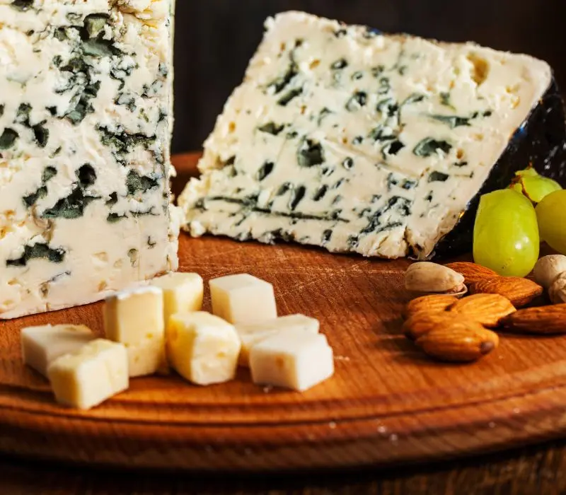 Chinh phục vị gi&aacute;c với Gorgonzola: Ph&ocirc; mai xanh trứ danh của &Yacute; 9
