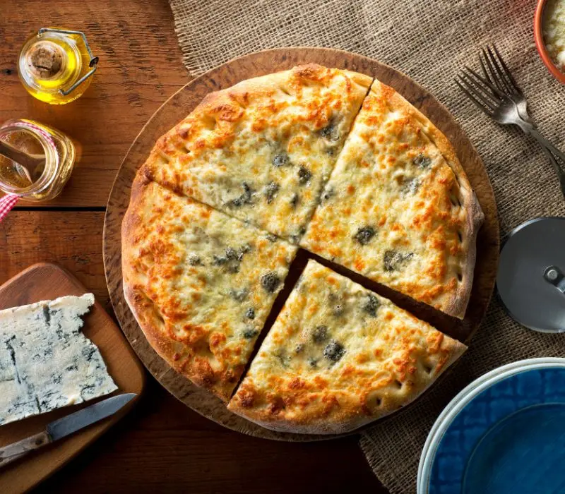 Chinh phục vị gi&aacute;c với Gorgonzola: Ph&ocirc; mai xanh trứ danh của &Yacute; 4