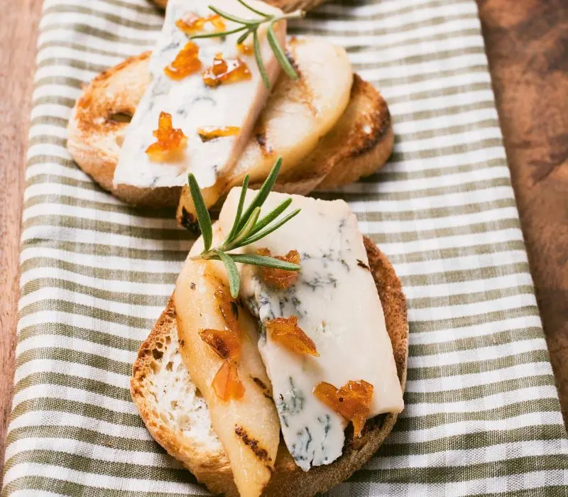 Chinh phục vị gi&aacute;c với Gorgonzola: Ph&ocirc; mai xanh trứ danh của &Yacute; 7