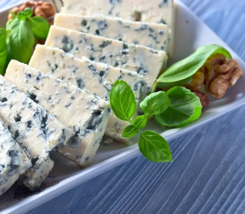 Chinh phục vị gi&aacute;c với Gorgonzola: Ph&ocirc; mai xanh trứ danh của &Yacute; 3