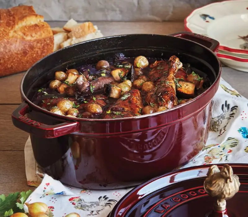 Coq au Vin: M&oacute;n g&agrave; hầm vang đỏ kinh điển nước Ph&aacute;p 3