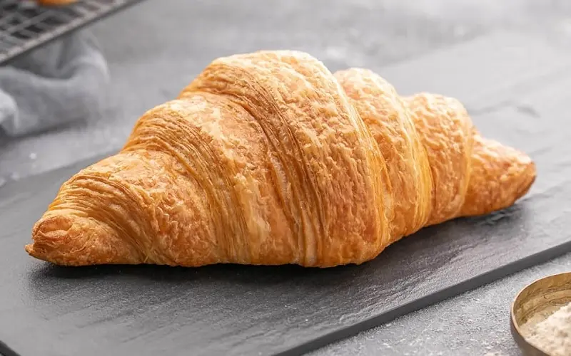 Croissant: Tinh hoa nước Ph&aacute;p trong từng lớp vỏ gi&ograve;n tan 16