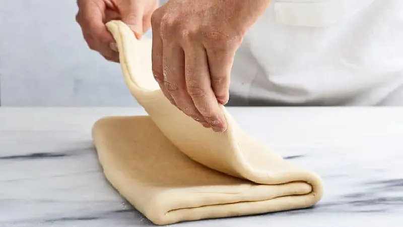 Croissant: Tinh hoa nước Ph&aacute;p trong từng lớp vỏ gi&ograve;n tan 13