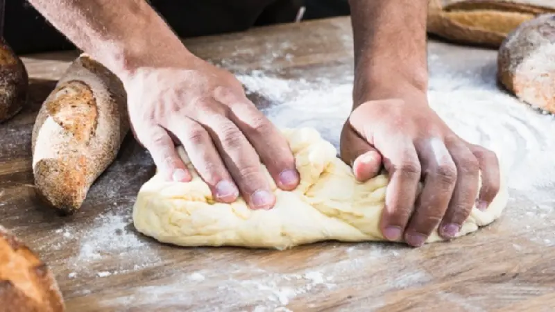 Croissant: Tinh hoa nước Ph&aacute;p trong từng lớp vỏ gi&ograve;n tan 11