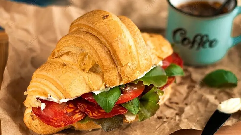 Croissant: Tinh hoa nước Ph&aacute;p trong từng lớp vỏ gi&ograve;n tan 9