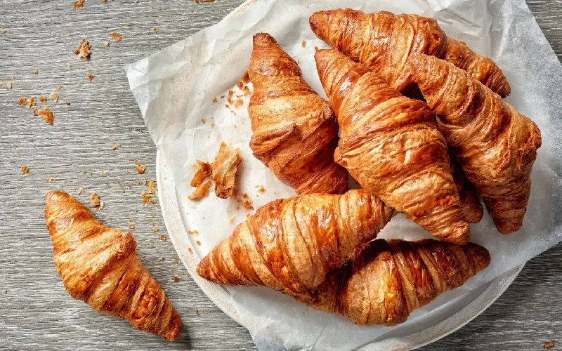 Croissant: Tinh hoa nước Ph&aacute;p trong từng lớp vỏ gi&ograve;n tan 17