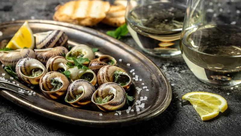 Escargot, m&oacute;n ốc s&ecirc;n tinh hoa của ẩm thực Ph&aacute;p cổ điển 3