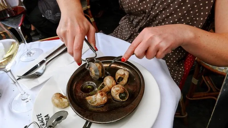 Escargot, m&oacute;n ốc s&ecirc;n tinh hoa của ẩm thực Ph&aacute;p cổ điển 7