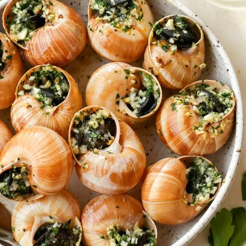 Escargot, m&oacute;n ốc s&ecirc;n tinh hoa của ẩm thực Ph&aacute;p cổ điển 6
