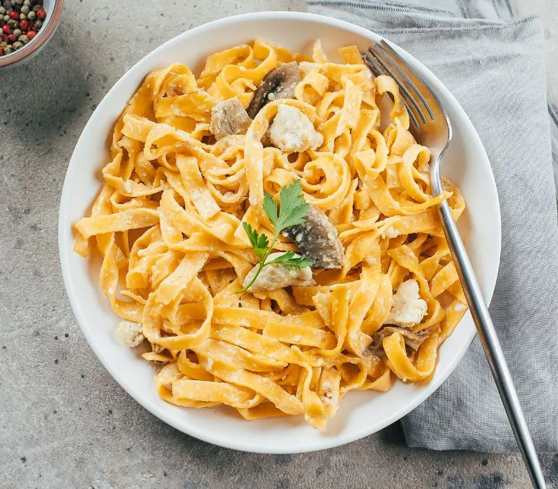 Fettuccine, kh&aacute;m ph&aacute; hương vị tinh tế của m&oacute;n m&igrave; &Yacute; nổi tiếng 4