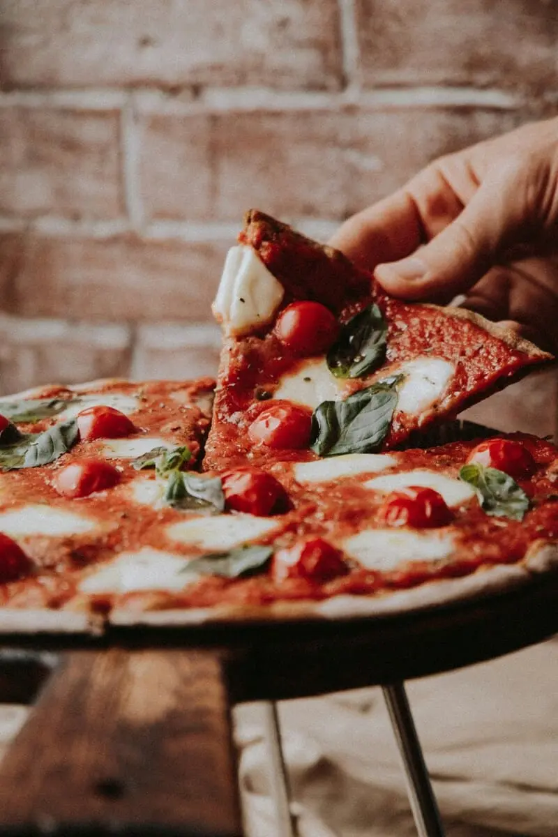 Kh&aacute;m ph&aacute; m&oacute;n Pizza &Yacute;: Đặc điểm v&agrave; c&aacute;c loại pizza 2