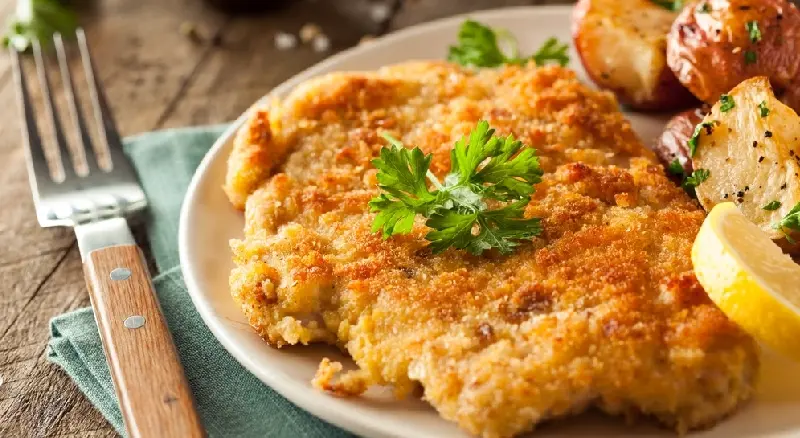 Kh&aacute;m ph&aacute; m&oacute;n thịt chi&ecirc;n Schnitzel kinh điển của Đức v&agrave; &Aacute;o 8