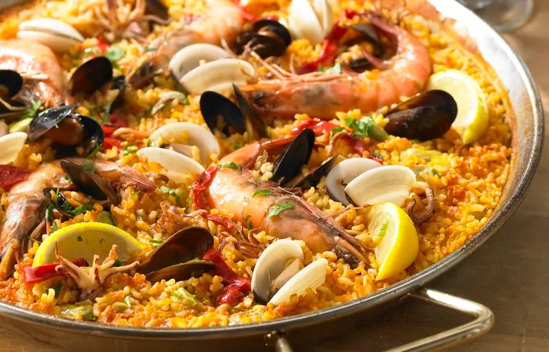 Paella: M&oacute;n cơm trứ danh của nền ẩm thực T&acirc;y Ban Nha 2