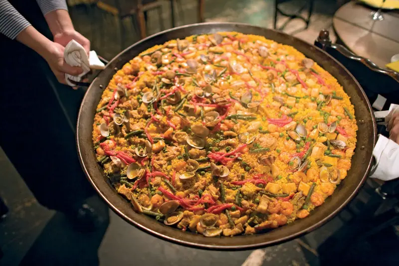 Paella: M&oacute;n cơm trứ danh của nền ẩm thực T&acirc;y Ban Nha 3