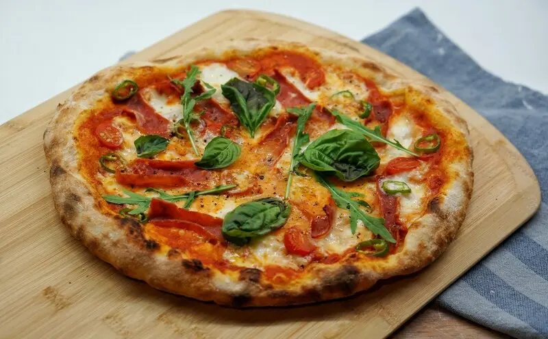 Pizza Margherita: Từ m&oacute;n ăn d&acirc;n d&atilde; đến biểu tượng ẩm thực nước &Yacute; 3
