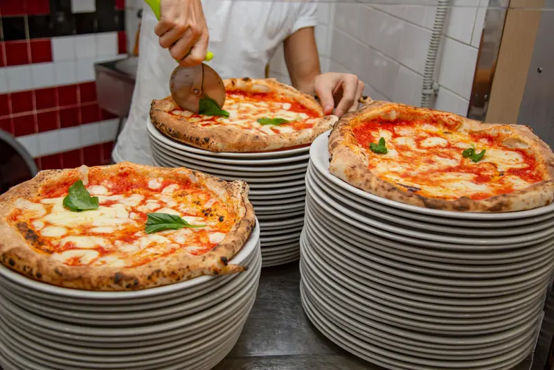 Pizza Napoletana, m&oacute;n ăn biểu tượng của ẩm thực &Yacute; 4