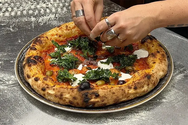 Pizza Napoletana, m&oacute;n ăn biểu tượng của ẩm thực &Yacute; 6