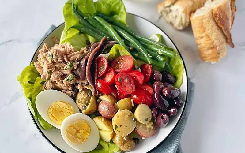Salad Nicoise: M&oacute;n ăn thanh m&aacute;t từ th&agrave;nh phố Nice nước Ph&aacute;p 10