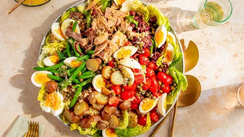 Salad Nicoise: M&oacute;n ăn thanh m&aacute;t từ th&agrave;nh phố Nice nước Ph&aacute;p 8