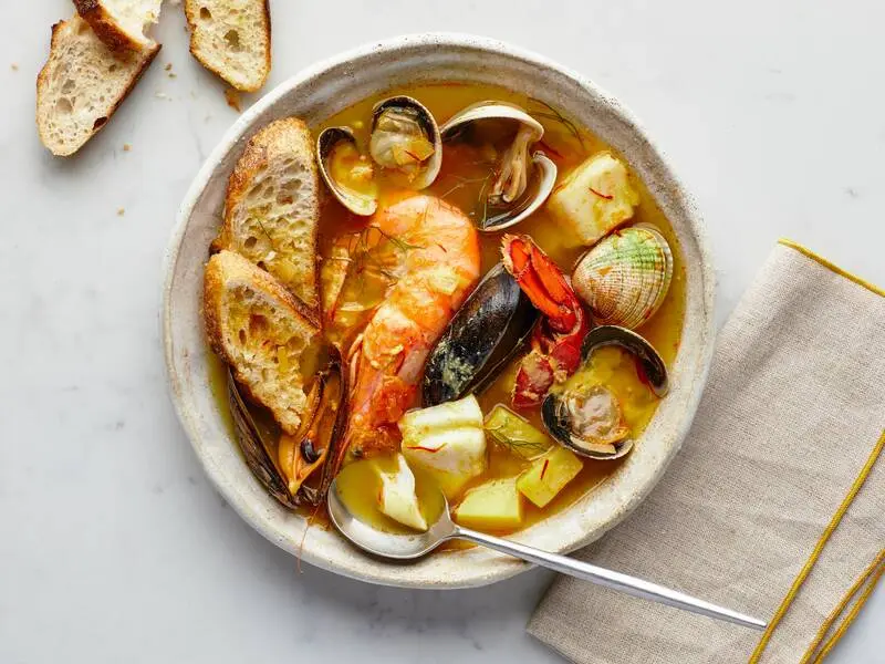 S&uacute;p c&aacute; Bouillabaisse đặc sản nức tiếng v&ugrave;ng Marseille Ph&aacute;p 2