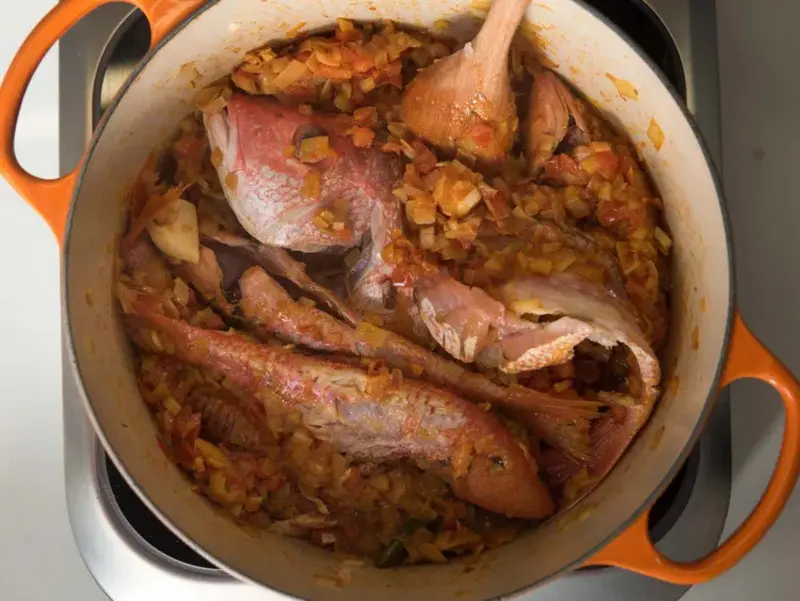 S&uacute;p c&aacute; Bouillabaisse đặc sản nức tiếng v&ugrave;ng Marseille Ph&aacute;p 6