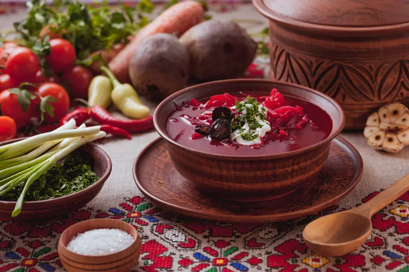 Thưởng thức borsch, m&oacute;n ăn mang hương vị đặc trưng của Đ&ocirc;ng &Acirc;u 6