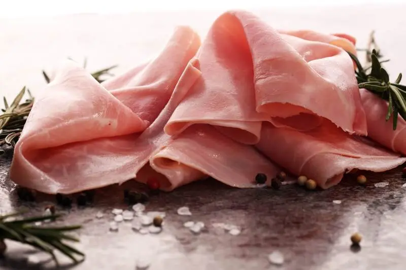 Thưởng thức Prosciutto, tinh hoa thịt muối &Yacute; l&agrave;m say l&ograve;ng thực kh&aacute;ch 4