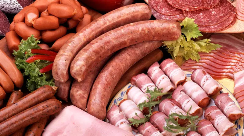 Thưởng thức salami, tinh hoa x&uacute;c x&iacute;ch &Yacute; mang đậm hương vị truyền thống 5