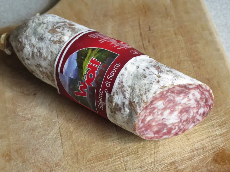 Thưởng thức salami, tinh hoa x&uacute;c x&iacute;ch &Yacute; mang đậm hương vị truyền thống 4