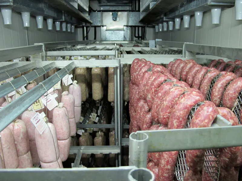 Thưởng thức salami, tinh hoa x&uacute;c x&iacute;ch &Yacute; mang đậm hương vị truyền thống 7