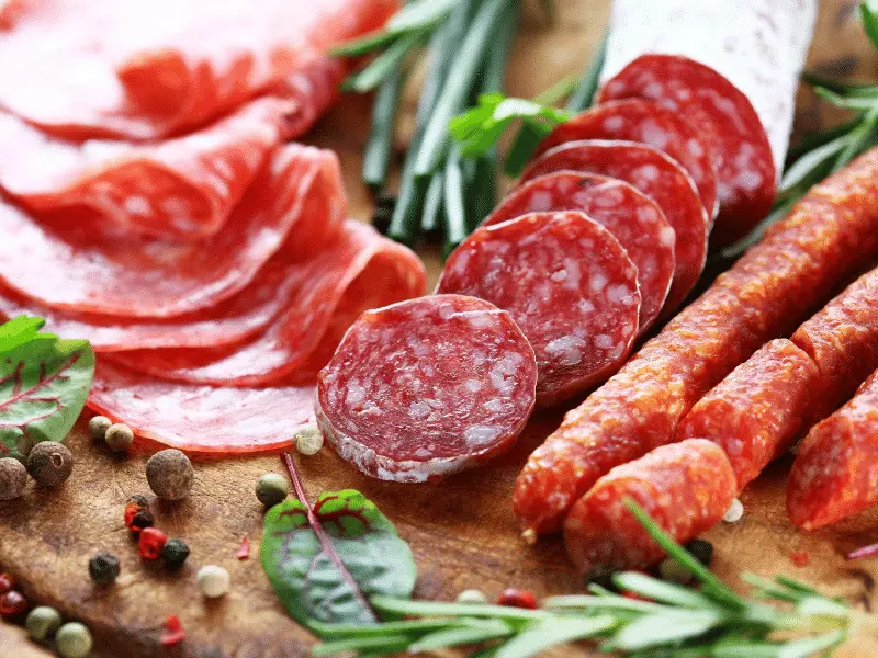 Thưởng thức salami, tinh hoa x&uacute;c x&iacute;ch &Yacute; mang đậm hương vị truyền thống 3