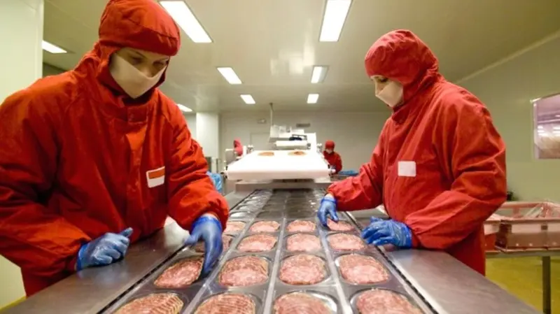 Thưởng thức salami, tinh hoa x&uacute;c x&iacute;ch &Yacute; mang đậm hương vị truyền thống 6