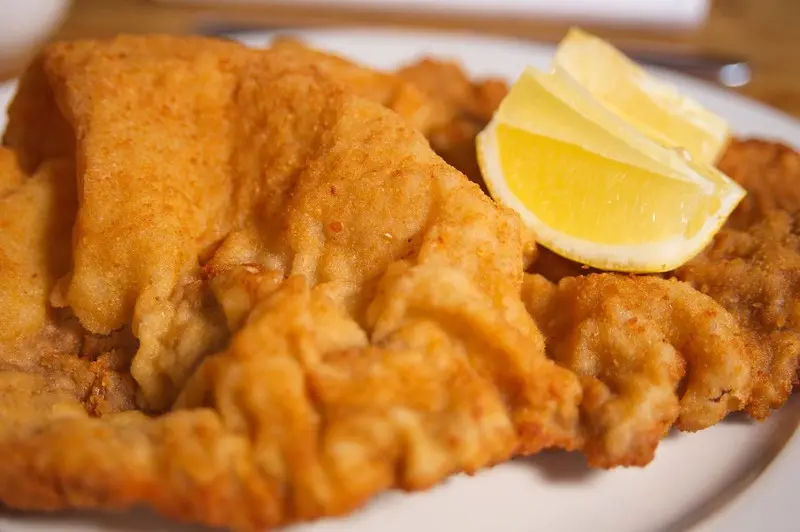 Wiener Schnitzel: Niềm tự h&agrave;o ẩm thực của người Vienna &Aacute;o 9