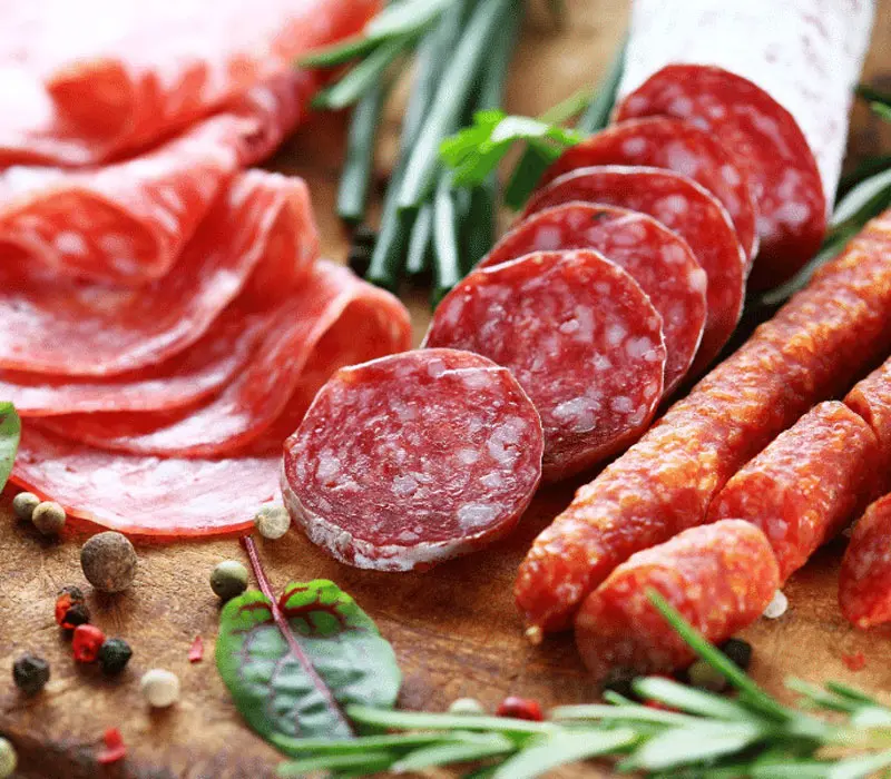 Thưởng thức salami, tinh hoa xúc xích Ý mang đậm hương vị truyền thống