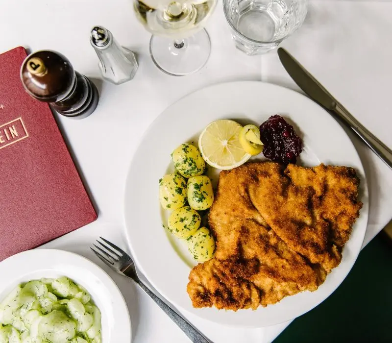Wiener Schnitzel: Niềm tự hào ẩm thực của người Vienna Áo
