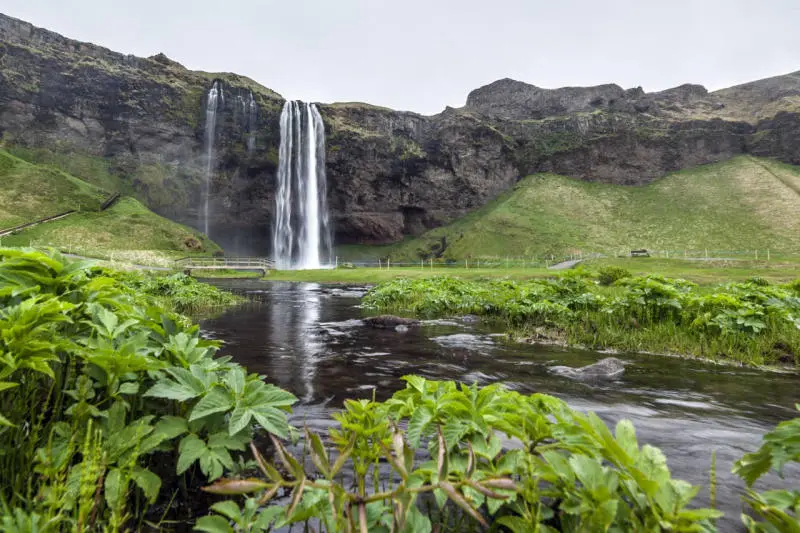 Ấn tượng trước th&aacute;c nước Seljalandsfoss kỳ vĩ, đẹp ngoạn mục 8