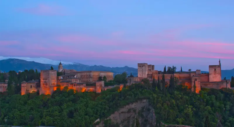 Andalucia: V&ugrave;ng đất hiện th&acirc;n cho văn h&oacute;a lịch sử T&acirc;y Ban Nha 7