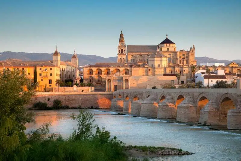 Andalucia: V&ugrave;ng đất hiện th&acirc;n cho văn h&oacute;a lịch sử T&acirc;y Ban Nha 9
