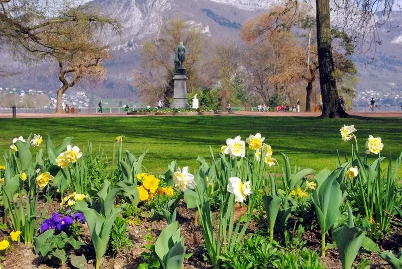 Annecy, Ph&aacute;p: Vi&ecirc;n ngọc xanh tươi của v&ugrave;ng Savoie 6
