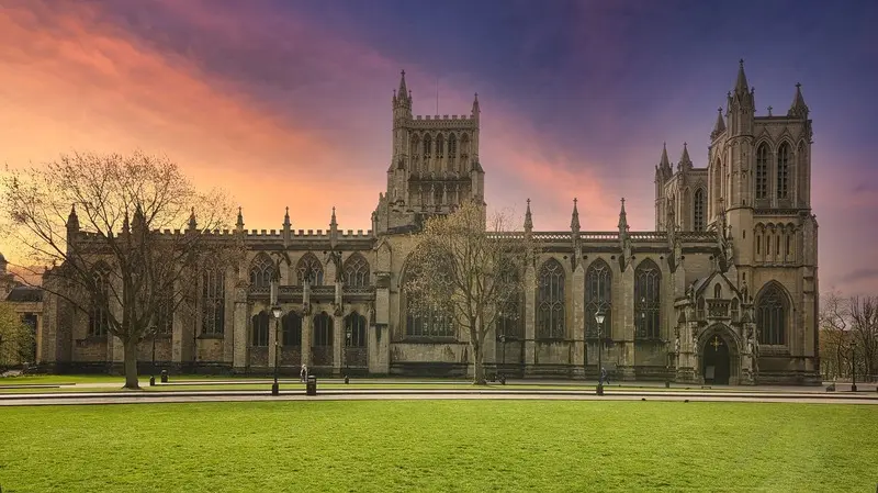 Bristol, th&agrave;nh phố Anh quốc tr&agrave;n đầy tinh thần nghệ thuật 5