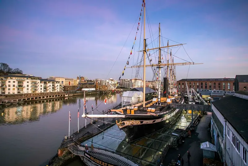 Bristol, th&agrave;nh phố Anh quốc tr&agrave;n đầy tinh thần nghệ thuật 6