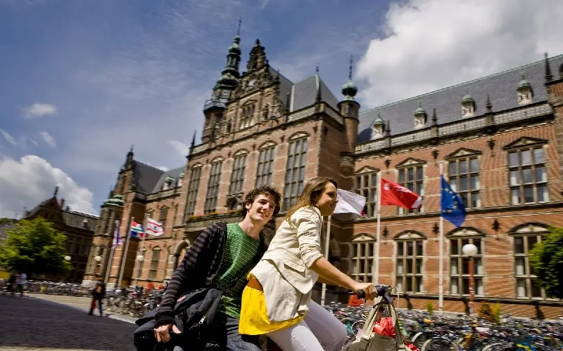 Cảm nhận n&eacute;t đẹp văn h&oacute;a v&agrave; lịch sử của th&agrave;nh phố Groningen 11