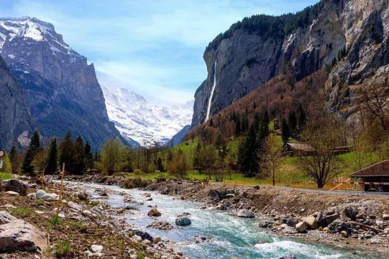 Check in làng Lauterbrunnen Thụy Sĩ thơ mộng, đẹp đắm say 9