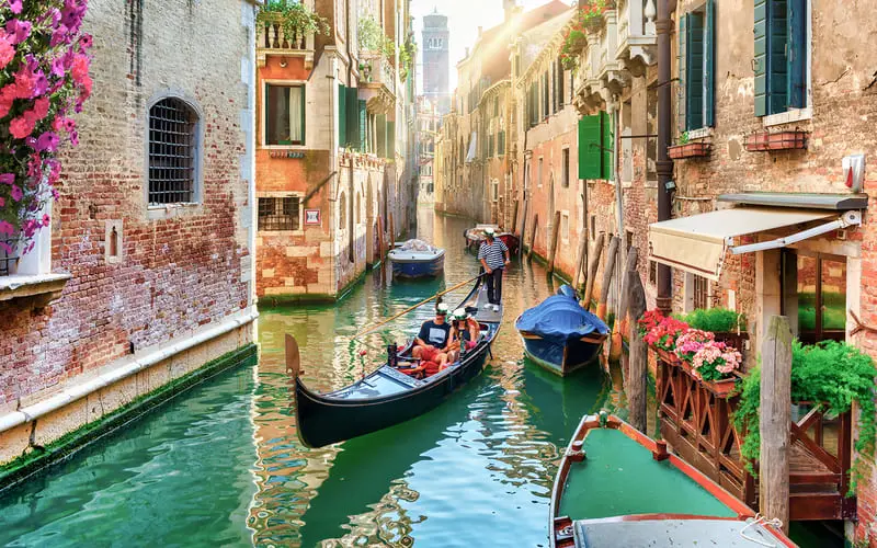 Chiếc thuyền Gondolas &ldquo;quốc d&acirc;n&rdquo; tại th&agrave;nh phố nổi Venice 9