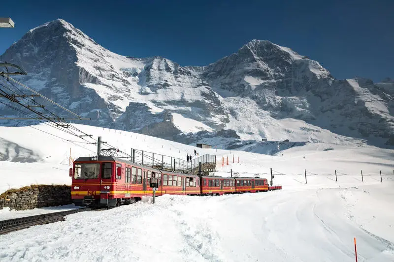 Chinh phục đỉnh Jungfraujoc chi&ecirc;m ngưỡng thi&ecirc;n nhi&ecirc;n kỳ vĩ 10