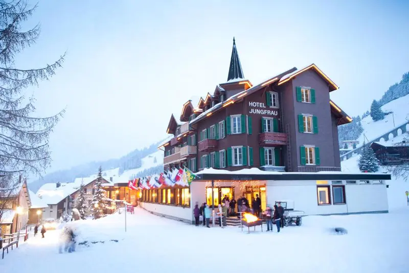 Chinh phục Jungfrau, n&oacute;c nh&agrave; h&ugrave;ng vĩ của ch&acirc;u &Acirc;u 12
